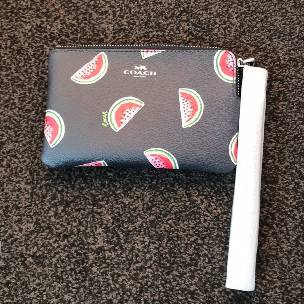 🍉 Coach wristlet 🍉